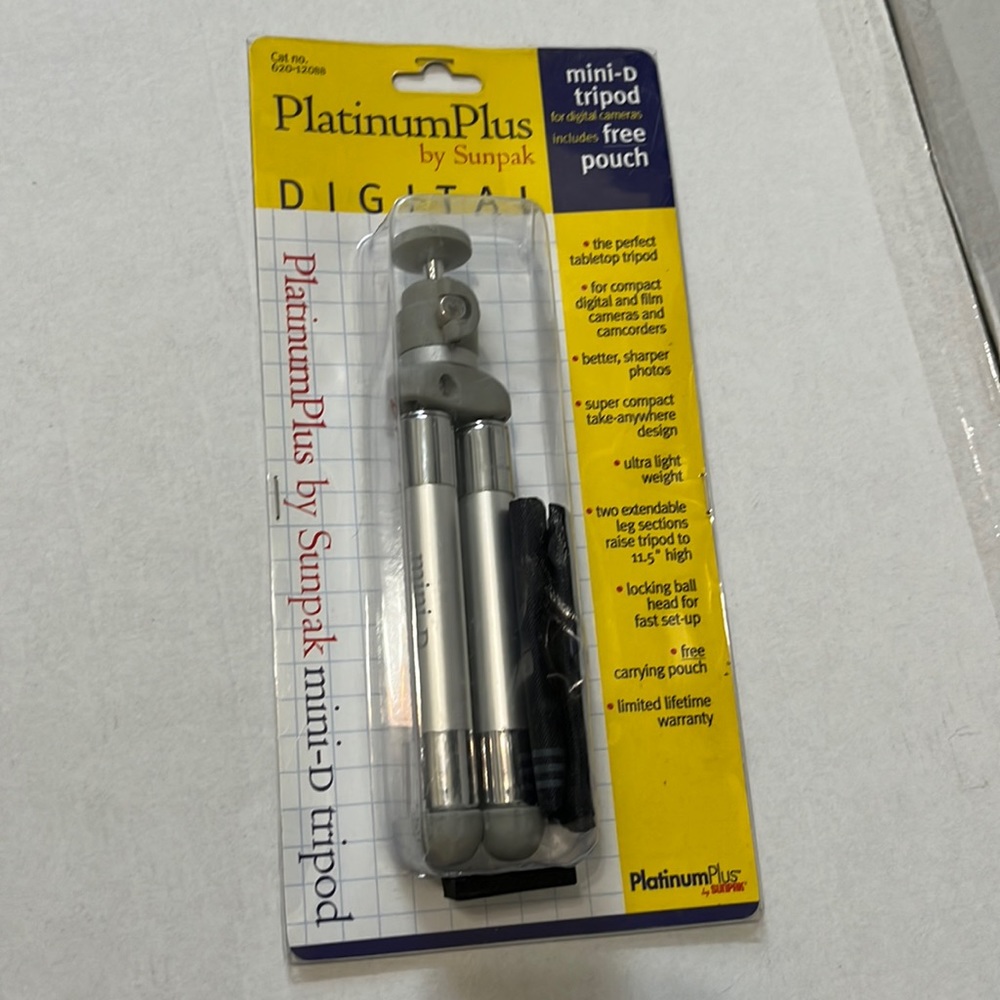 NWT Mini-D Tripod for digital cameras